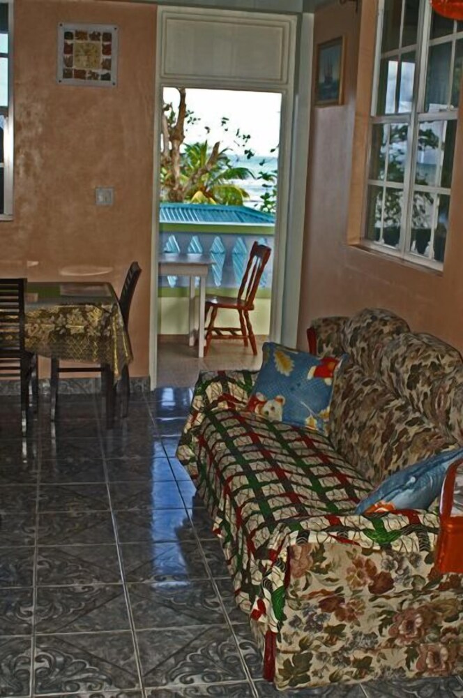 The Nixon's Bay Side Mangrove Inn