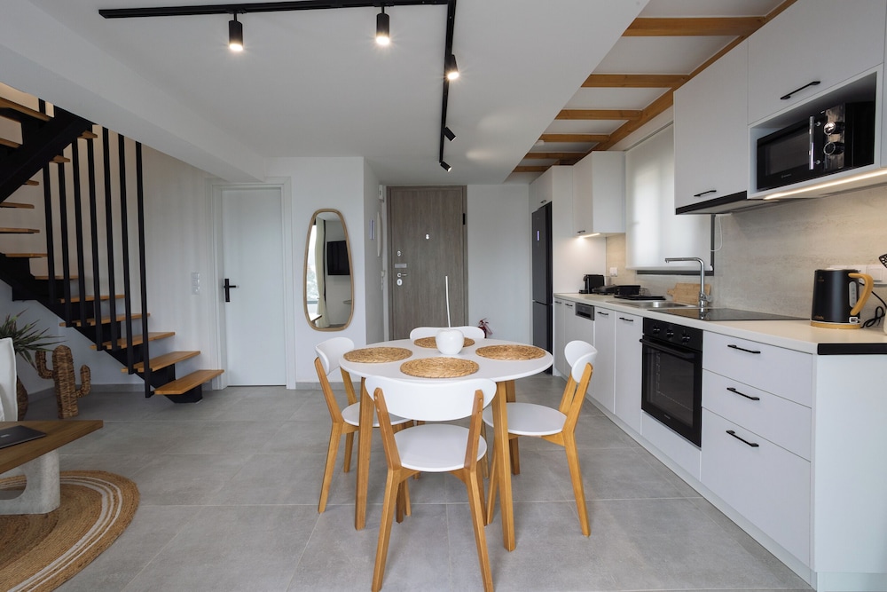 PHOS MAISONETTES NIKIANA