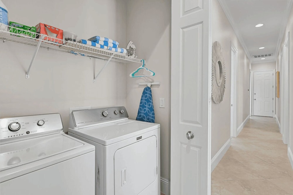 Walk to Seacrest Beach, Resort Pool Modern 3bdr Free Wheelin by Avantstay