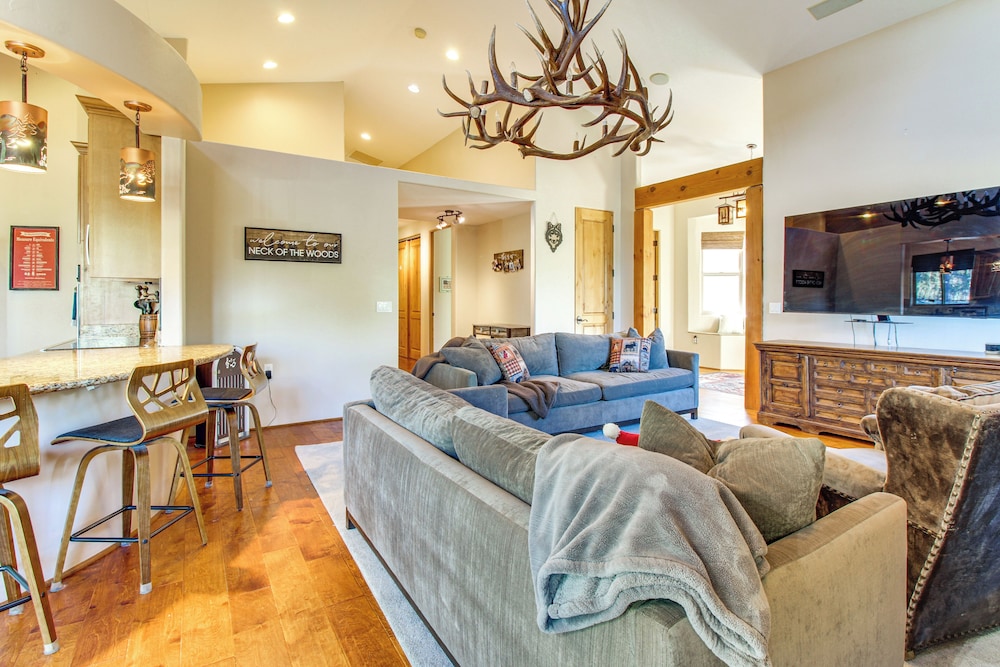 Close to Fool Hollow Lake! Show Low Cabin Getaway