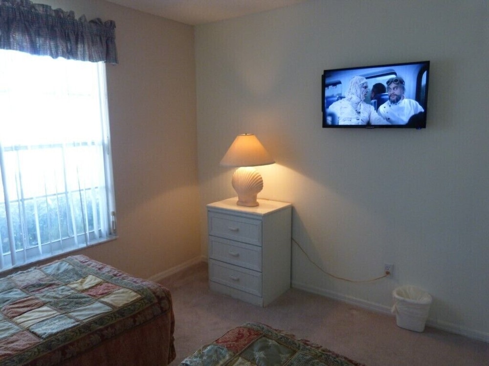 Ir700or 3 Bedroom Villa by Redawning - Image 2