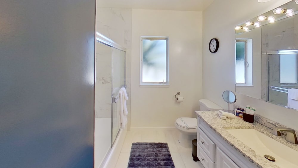 Disneyland Renovated 3BR Fullerton House w Garage Fenced Yard p56