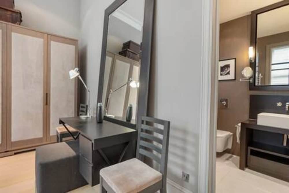 3-bdr Magnificent Harrods Knightsbridge Apartment