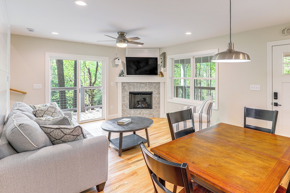 Farm On-site: Mtn-view Cottage in Hendersonville!