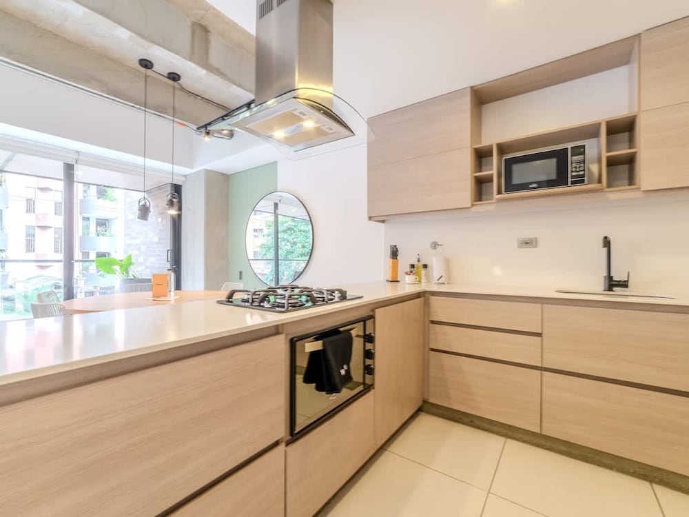 Panoramic 3 BR w Balcony in Laureles Medell n