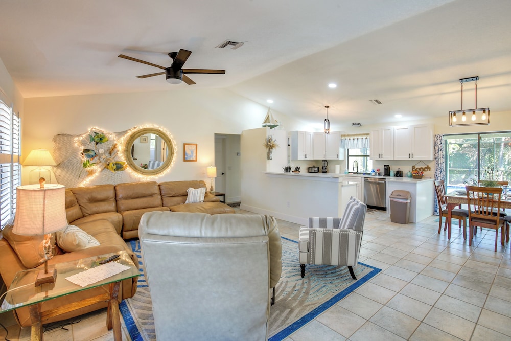 10 Mi to Beaches: Port Charlotte Paradise