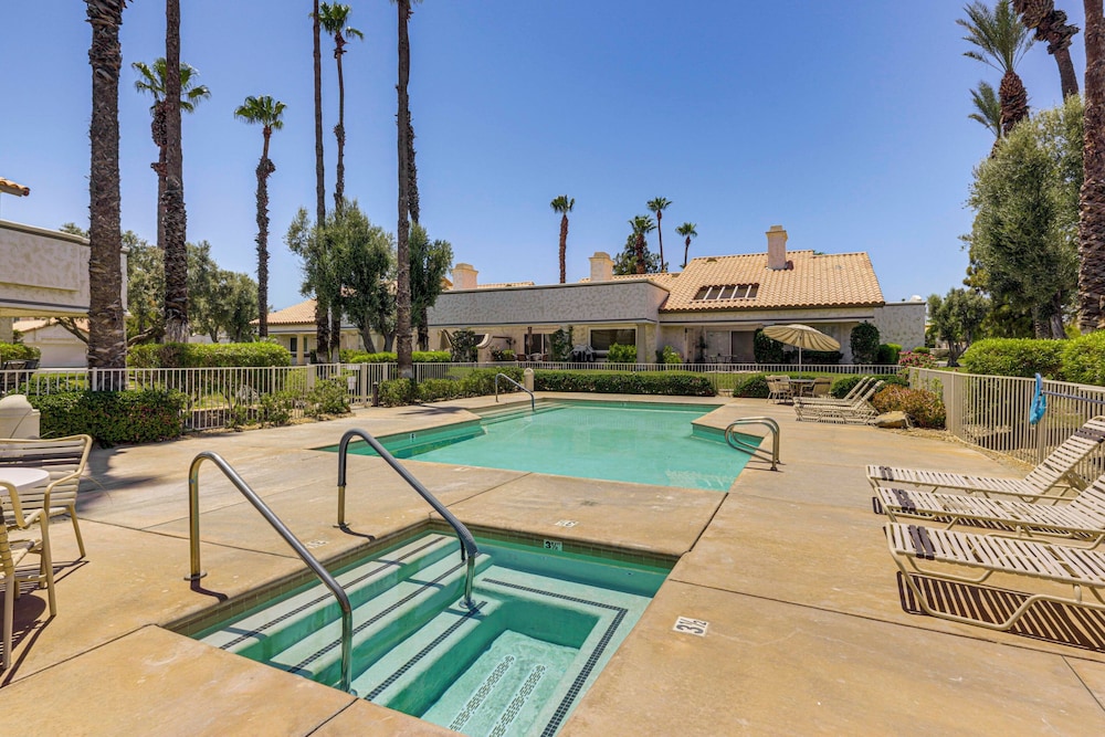Palm Desert Golf Getaway w/ Views + Resort Perks
