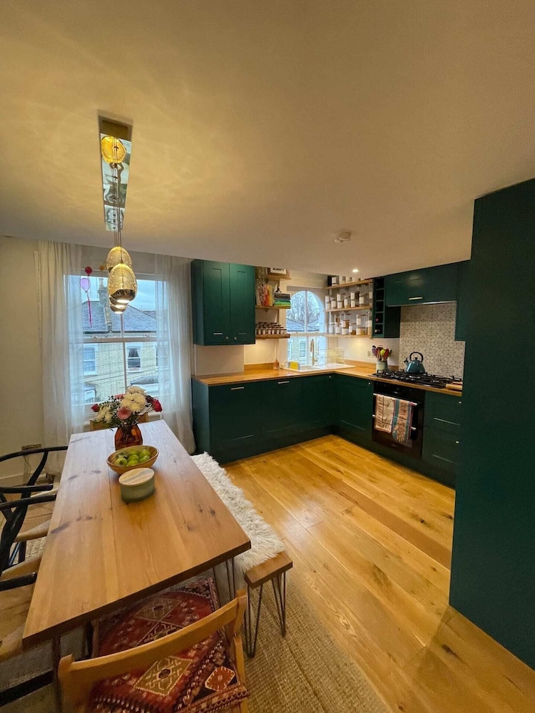 Vibrant & Beautifully Decorated 1BD Flat Brixton!