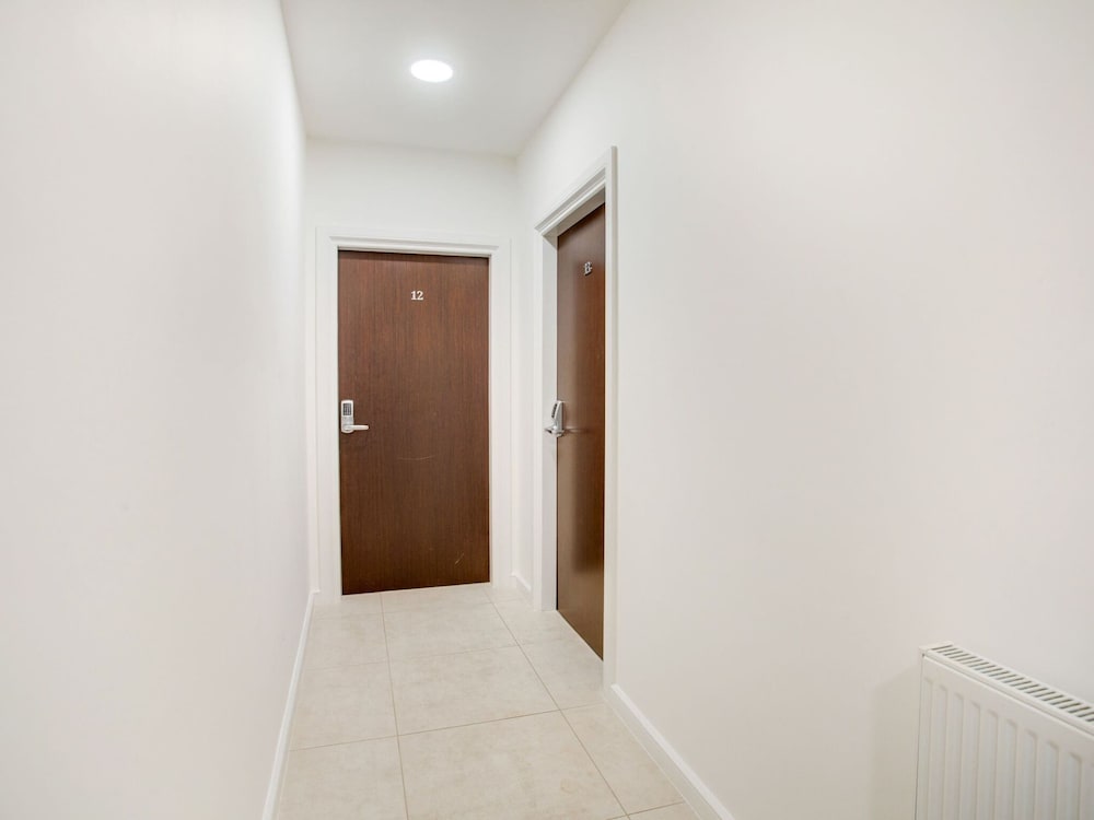 Elegant Apartment in Milton Keynes near Snozone view 2