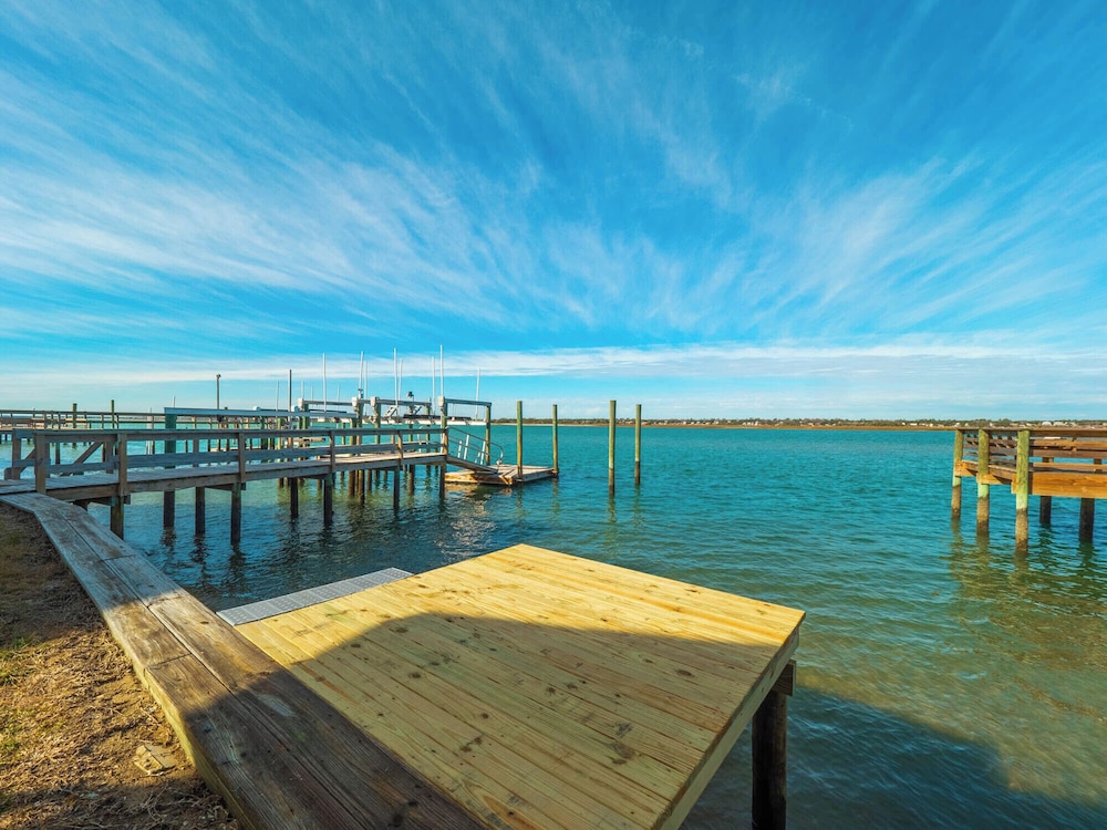 Seahorse Sound by Topsail Realty