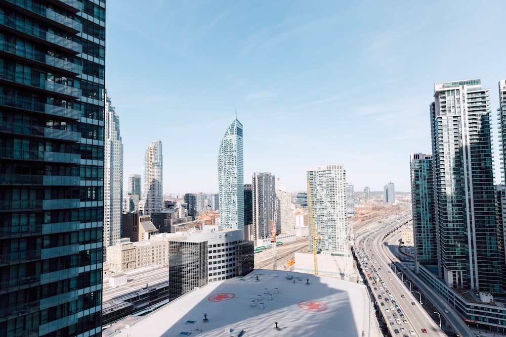 Sarkar Suites - Maple Leaf Square