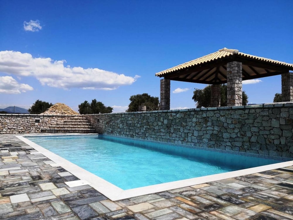 Kbel sea View Villa, Private Pool, Sleeps8, Garden