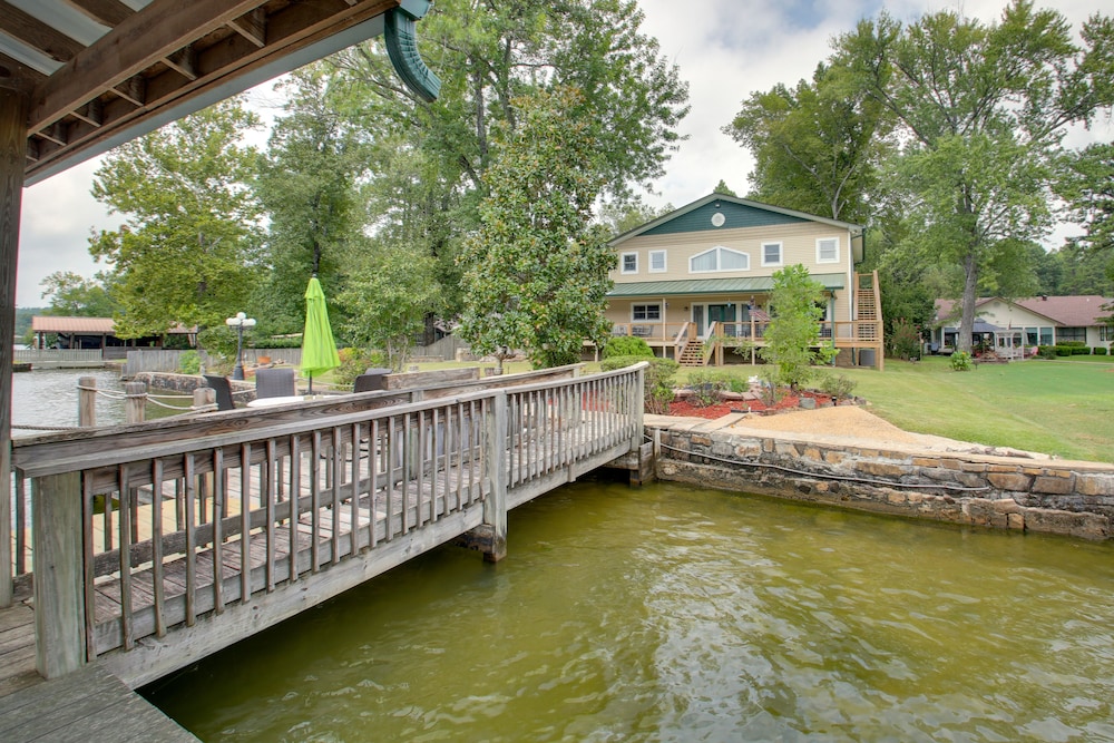 Waterfront Hot Springs Home: 19 Mi to Natl Park! view 4