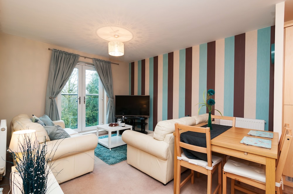 Basingstoke Vacations - Bladon Court - Property Image 1