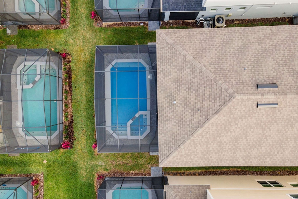 Chic 7bed With Private Pool Theme Bedrooms