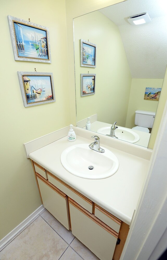 133 West Leslie Lane 2 Bedroom Townhouse