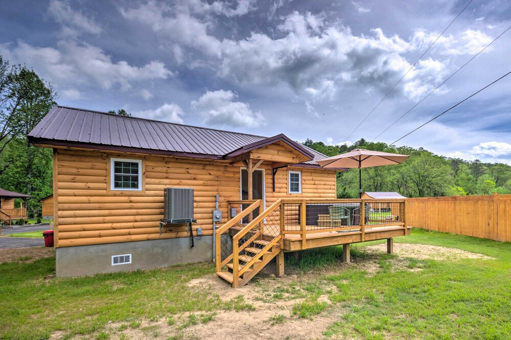 Private Hot Tub: Tuckasegee River Couple's Escape view 2