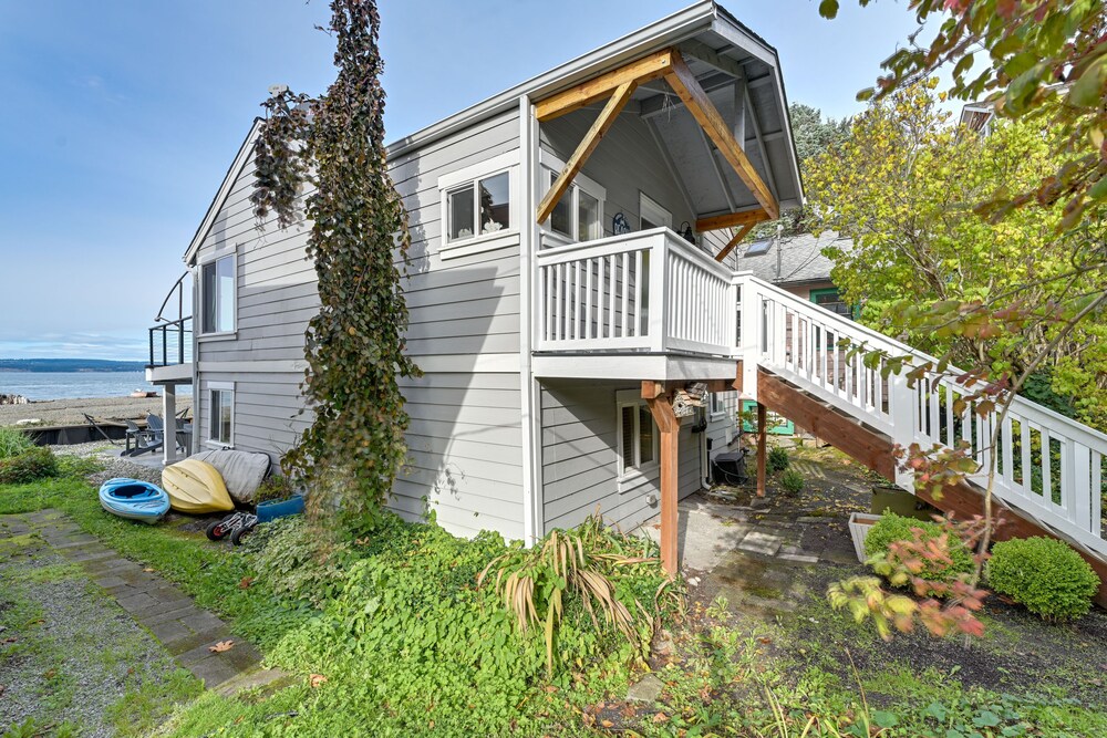 Coastal PNW Home on Swimmable Beach w/ Hot Tub! view 5