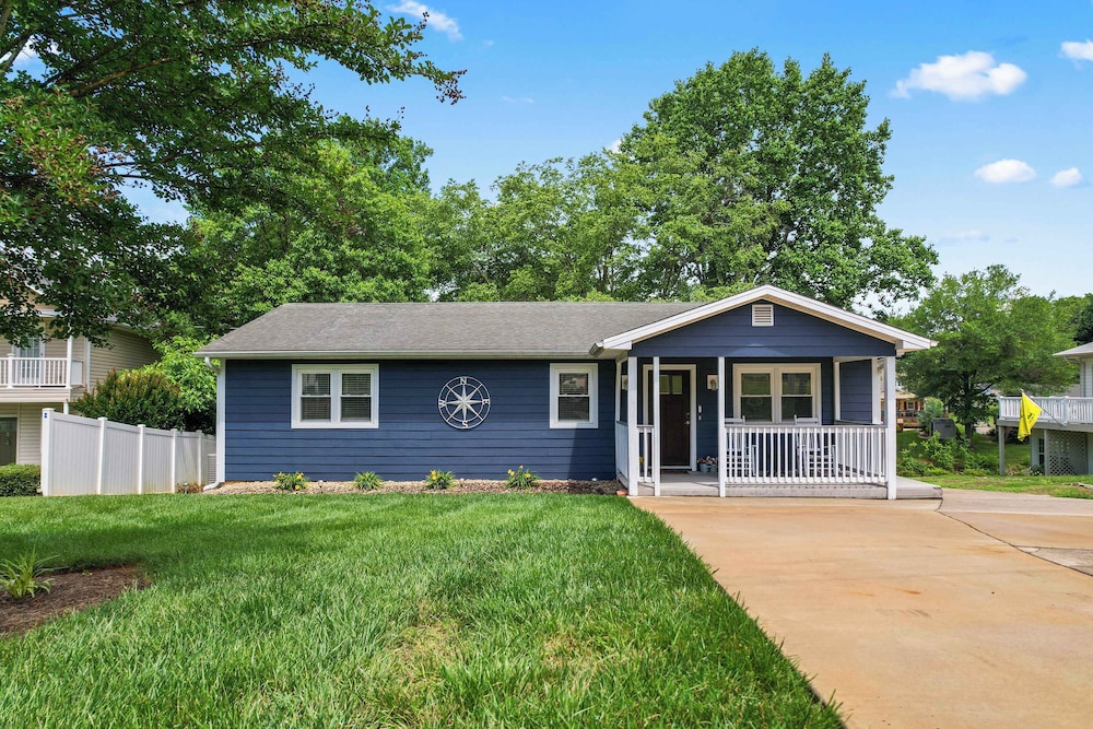 The Blue Bungalow Stay for 8