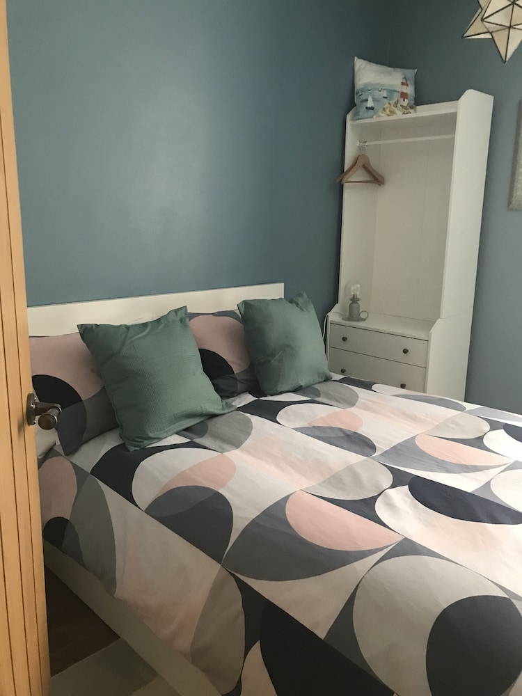 Gorgeous 2bed Apartment in the Heart of Ilfracombe view 2