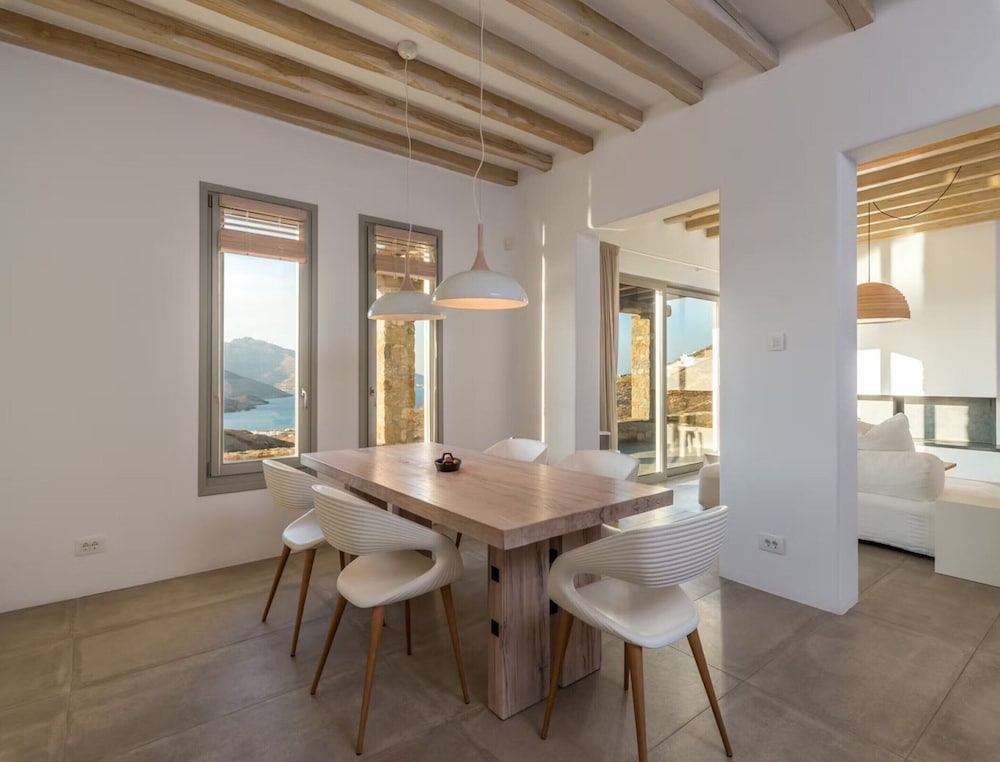 Charming Villa Near Ftelia Beach