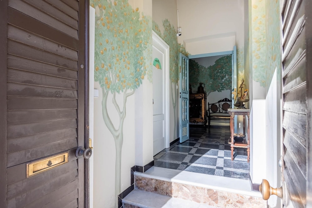 Cheerful 6 Bedroom House in Seville With Terraces
