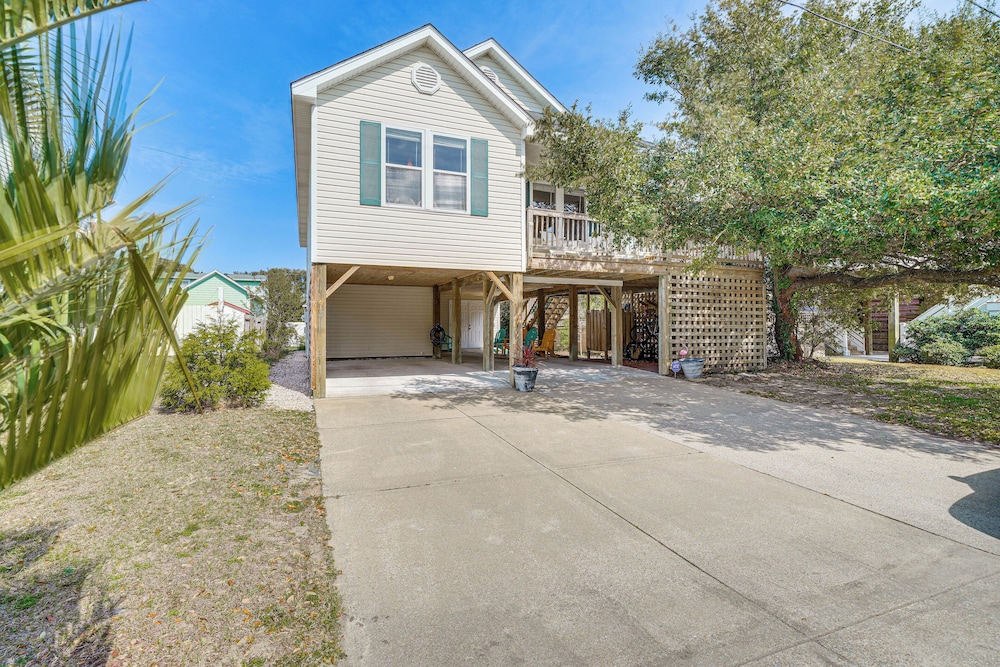 Walk to Beach & Boat Ramp: Home w/ Outdoor Area