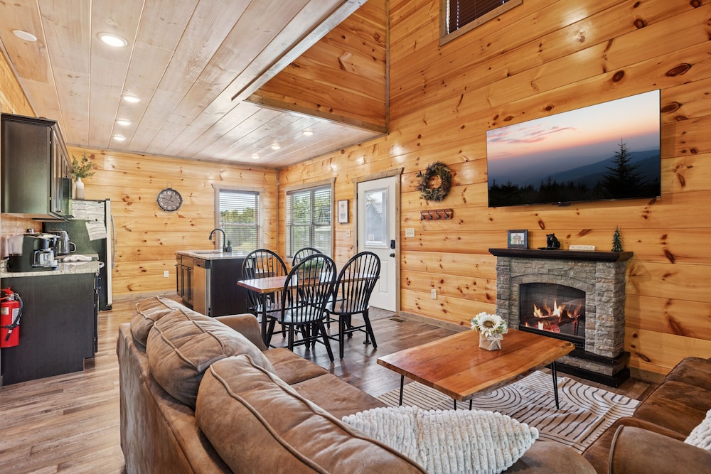 Smoky Blue Haven 3 Bedroom Cabin