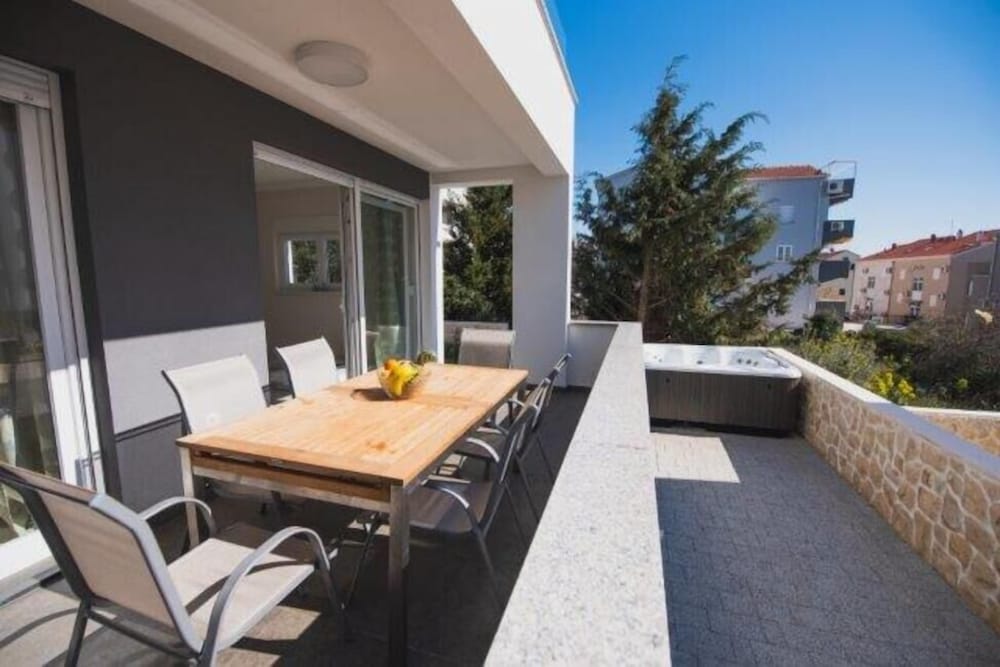 Tomana B Apartments