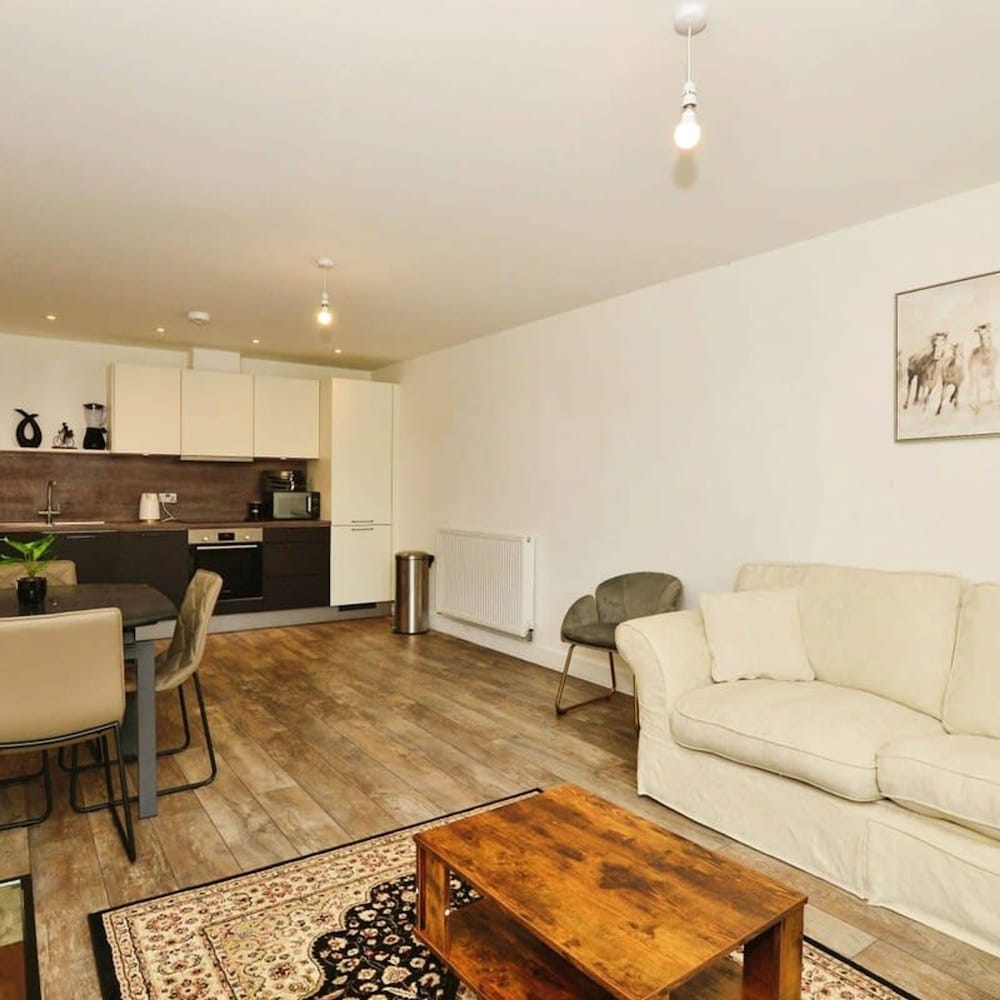 Sleek 2 Bedroom Apartment - Sofa-bed - Ashford view 5