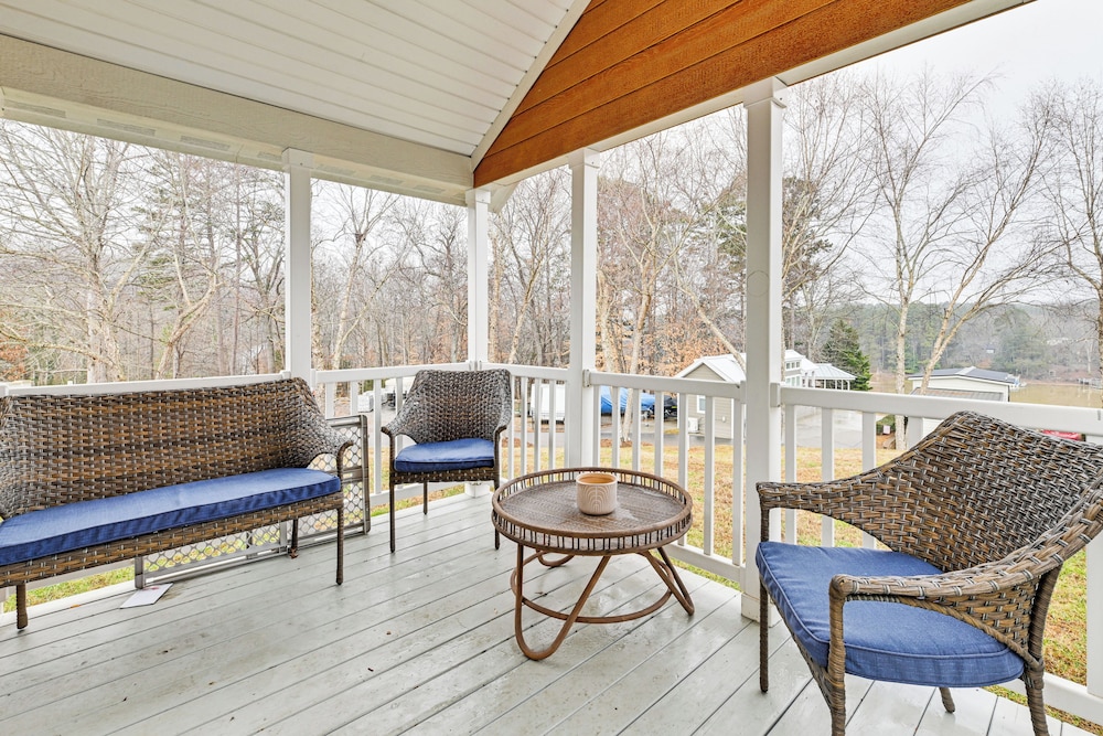 Community Perks + Views: Cozy Lake Norman Cottage