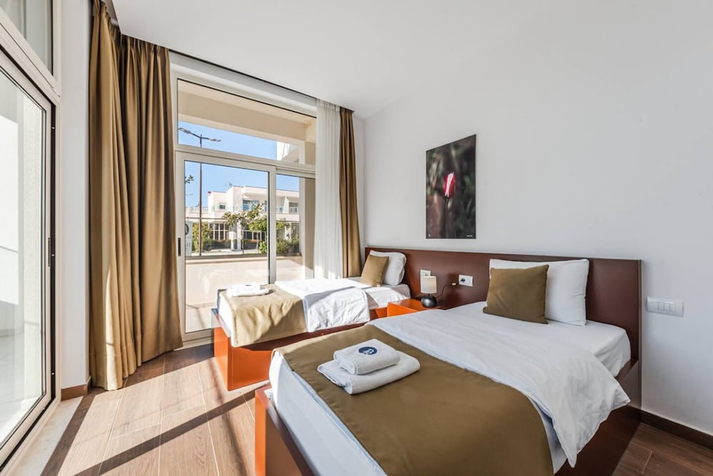Spacious Apartment by the Beach - Tulipani