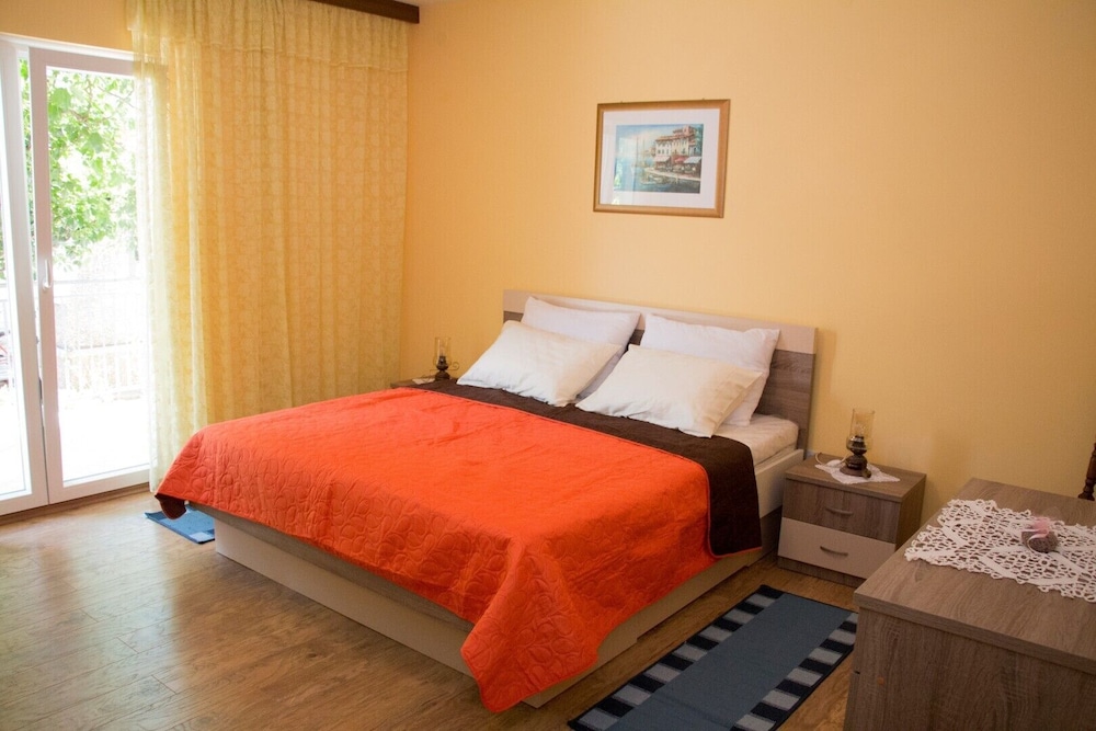 Radin - 2 Bedroom Apartment - A1 view 2