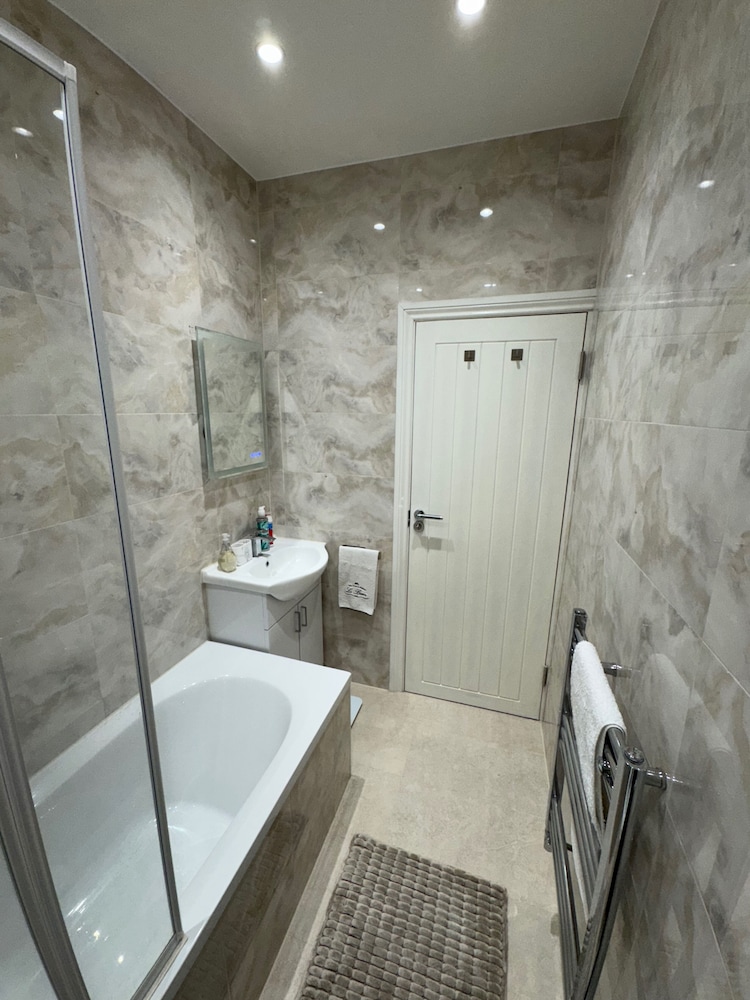 Cozy 2br-5guests-near Attractions-garden