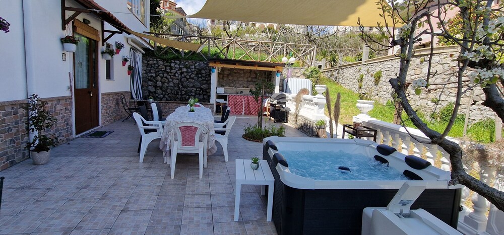 Tramonti Countryside Villa With Jacuzzi and Garden