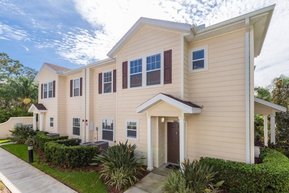 Villa Gusta - Lucaya Village - Image 1