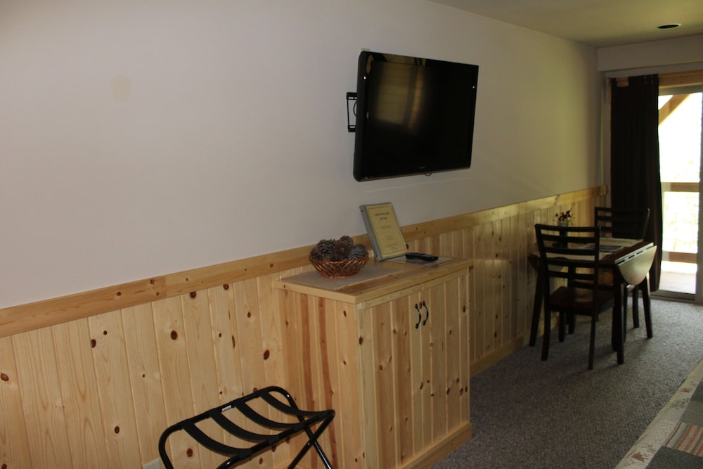 Methow River Lodge & Cabins