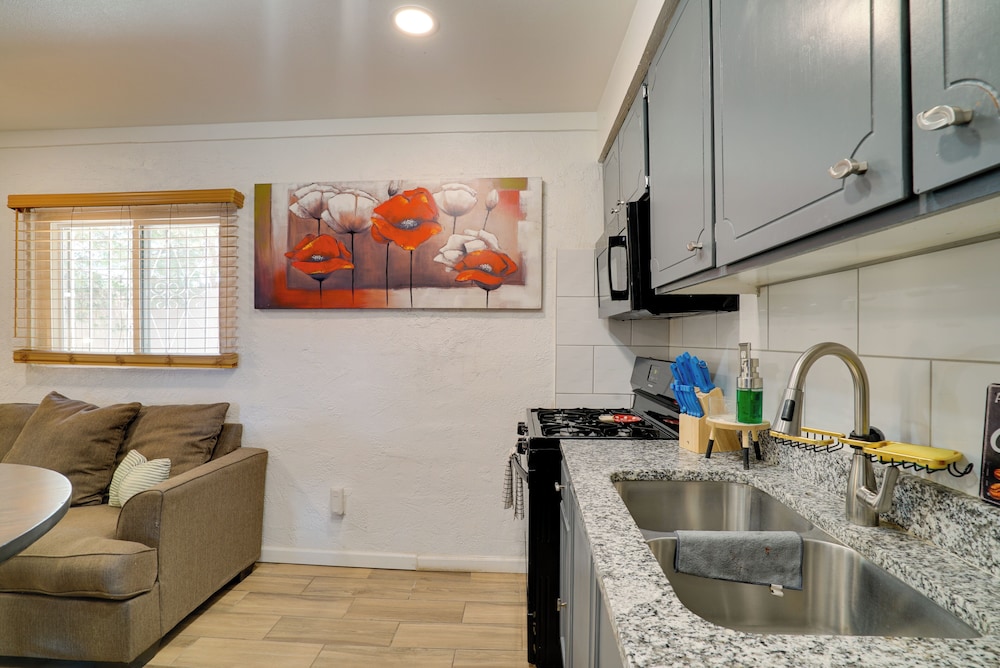 4 Mi to Dtwn El Paso: Pet-friendly Apartment!