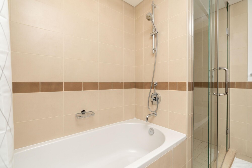 Luxury 2BR Downtown Apt With Burj Khalifa View