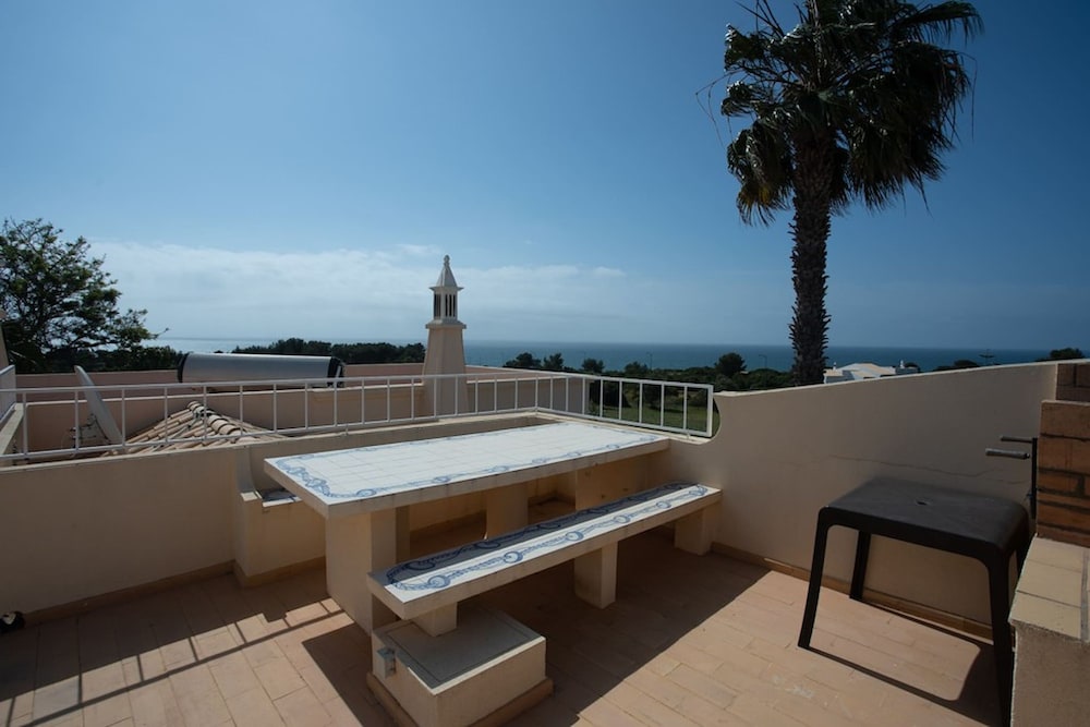 11 Marinha Two Bedroom Apt at Praia do Marinha