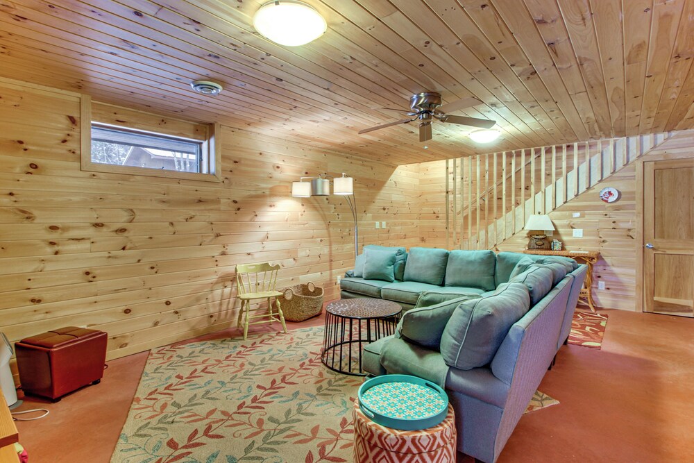 Dock & Foosball: Esquagama Lake Family Cabin