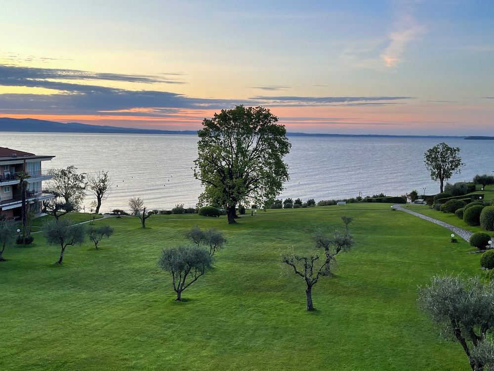Specchio sul Lago