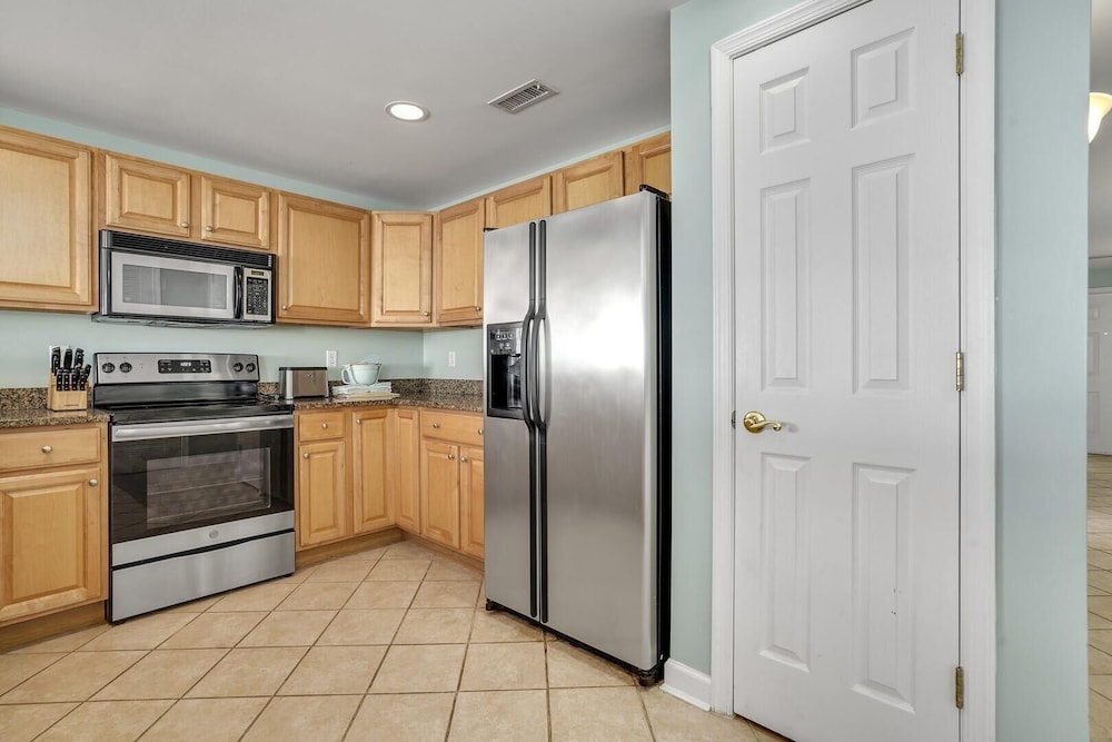 Bahia Vista I 508 4 Bedroom Condo by RedAwning view 3