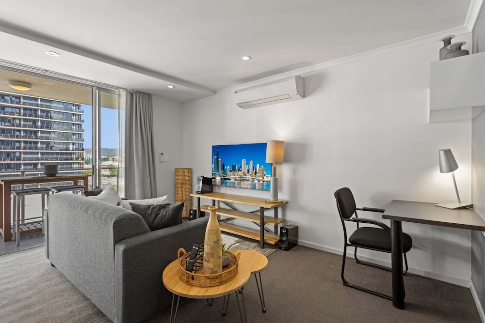 Chic 2-bed Apartment & 5 Minutes Walk to Qpac