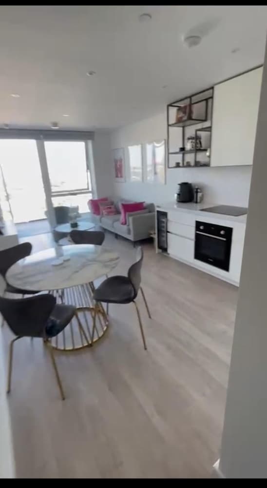 Central Wembley 2BR Modern Clean Connected