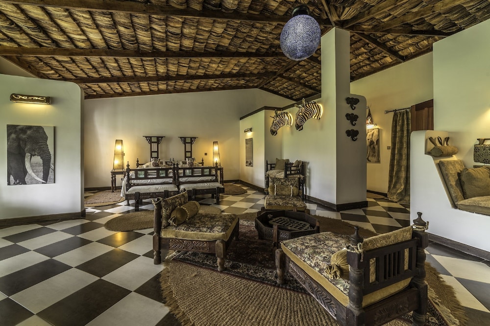 Hatari Lodge