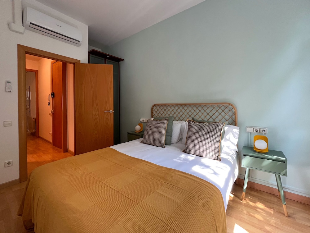 Stay U-nique Apartments Urgell