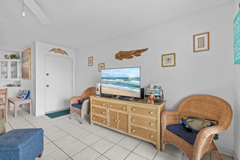 Colony Beach Club 139