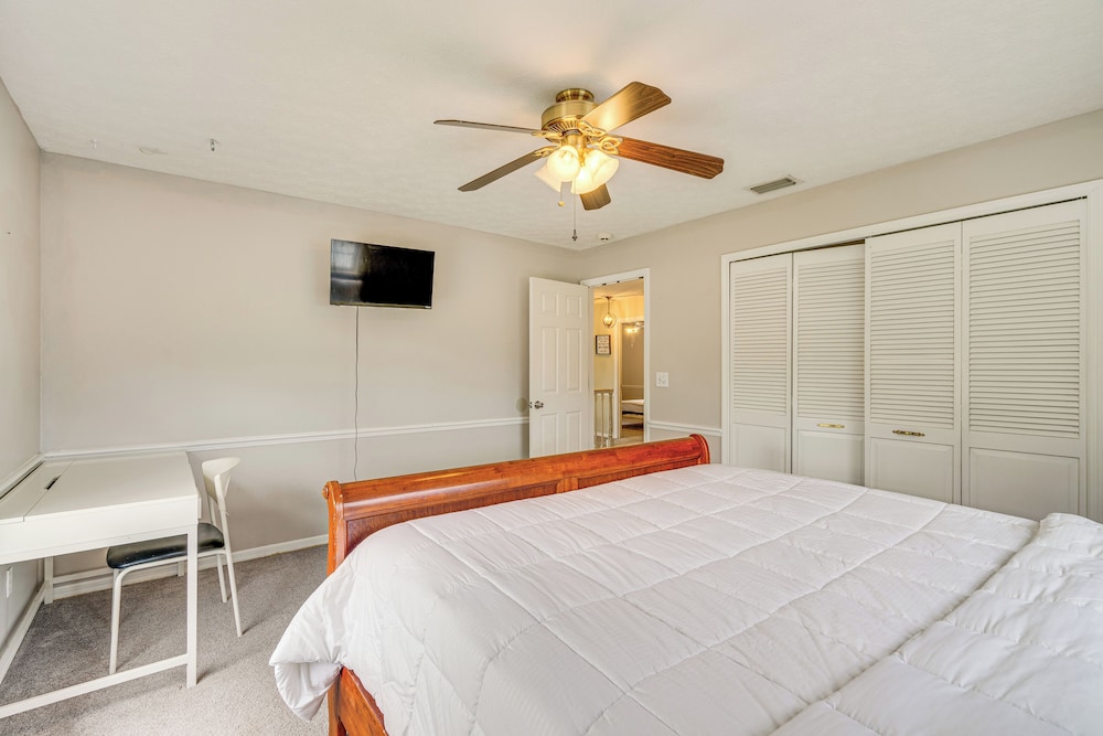 Private Pool & Yard: Family Retreat in Cape Coral