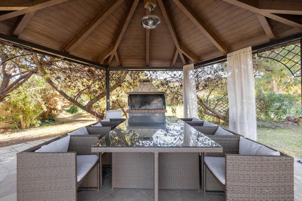 Leone Luxury Villa Giota